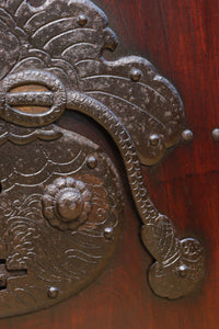 幅1093ミリ 赤みを帯びた色彩に巾着金具が味わいをもたらす総欅富山蔵戸 G2535