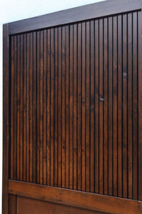 幅1093ミリ 赤みを帯びた色彩に巾着金具が味わいをもたらす総欅富山蔵戸 G2535