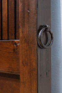 幅1093ミリ 赤みを帯びた色彩に巾着金具が味わいをもたらす総欅富山蔵戸 G2535