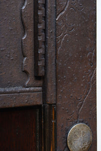 幅1236ミリ 縁起物を描いた迫力の金具が存在感を放つ重厚な庄内蔵戸 G2538