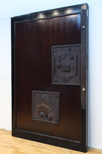 幅1236ミリ 縁起物を描いた迫力の金具が存在感を放つ重厚な庄内蔵戸 G2538