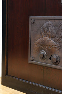 幅1236ミリ 縁起物を描いた迫力の金具が存在感を放つ重厚な庄内蔵戸 G2538