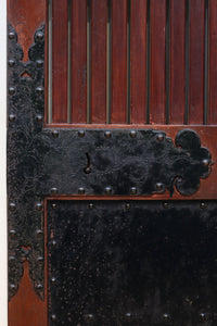 幅1349ミリ 美しい艶色に重厚な鉄板を施した貫禄漂う総欅富山蔵戸 G2539