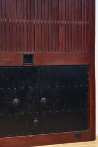 幅1349ミリ 美しい艶色に重厚な鉄板を施した貫禄漂う総欅富山蔵戸 G2539