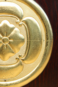 1238ミリ 上品な漆の色艶に装飾金具が輝きを放つ絢爛豪華富山蔵戸 G2540