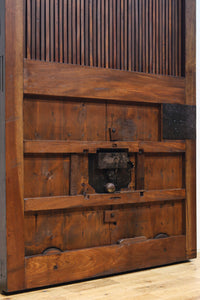 幅1178ミリ高さ2015ミリ!! 鉄金具を多用した重厚感溢れる総欅富山蔵戸 G2541