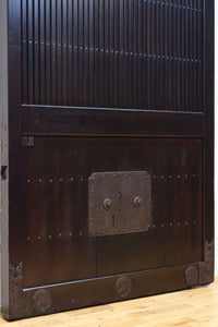 幅1352 高さ2000ミリ 深みのある色彩で貫禄溢れる味わい深い重厚な富山蔵戸 G2542