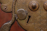 1026ミリ 上品な色艶に見事な真鍮製の巾着金具が佇む格子造りの富山蔵戸 G2543