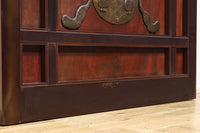 1026ミリ 上品な色艶に見事な真鍮製の巾着金具が佇む格子造りの富山蔵戸 G2543