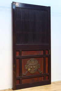 1026ミリ 上品な色艶に見事な真鍮製の巾着金具が佇む格子造りの富山蔵戸 G2543