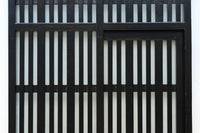 1058ミリ 堅牢な格子づくりで和の趣きある格子くぐり戸(裏面アクリル入り) G2551