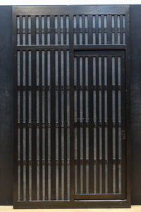 1058ミリ 堅牢な格子づくりで和の趣きある格子くぐり戸(裏面アクリル入り) G2551