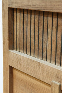 幅1218ミリ 穏やかな木地色の枯れ具合が味わい深い総欅格子蔵戸 G2552