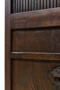 幅1148ミリ 帯鉄格子と巾着金具で貫録のある縦格子富山蔵戸 G2555