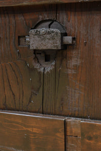 幅1148ミリ 帯鉄格子と巾着金具で貫録のある縦格子富山蔵戸 G2555