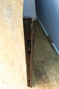 幅1148ミリ 帯鉄格子と巾着金具で貫録のある縦格子富山蔵戸 G2555