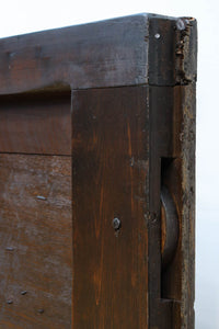 幅1148ミリ 帯鉄格子と巾着金具で貫録のある縦格子富山蔵戸 G2555