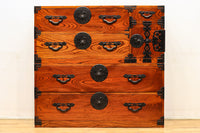 雄大な欅杢目を桜金具が美しく飾り立てる米沢衣裳箪笥 BB2372