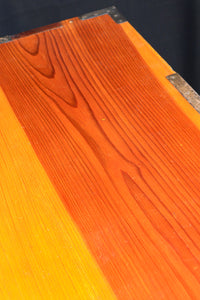 雄大な欅杢目を桜金具が美しく飾り立てる米沢衣裳箪笥 BB2372