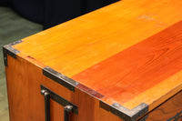 雄大な欅杢目を桜金具が美しく飾り立てる米沢衣裳箪笥 BB2372