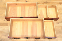 雄大な欅杢目を桜金具が美しく飾り立てる米沢衣裳箪笥 BB2372