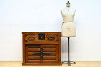 欅杢目が美しい堅牢な造りの風格溢れる越後帳場箪笥 BB3266