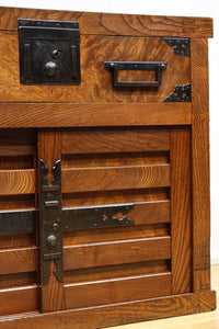 欅杢目が美しい堅牢な造りの風格溢れる越後帳場箪笥 BB3266