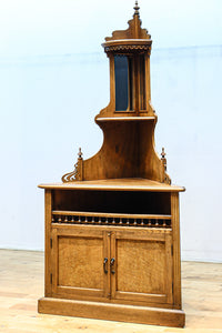 珍品!! 優美な杢目を魅せる優雅な佇まいのコーナー用飾り棚 BB3280