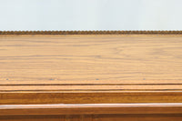 上品な艶色に包まれた開放的な眺めの高脚ガラスケース BB3037