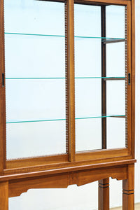 上品な艶色に包まれた開放的な眺めの高脚ガラスケース BB3037