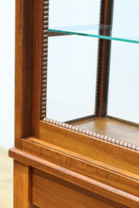 上品な艶色に包まれた開放的な眺めの高脚ガラスケース BB3037