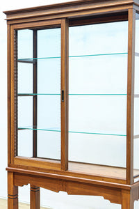 上品な艶色に包まれた開放的な眺めの高脚ガラスケース BB3037