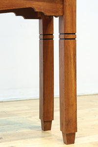 上品な艶色に包まれた開放的な眺めの高脚ガラスケース BB3037