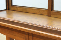 上品な艶色に包まれた開放的な眺めの高脚ガラスケース BB3037