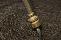 渋みある黄金色が時代感を漂わすデスクライト DC8194