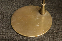 渋みある黄金色が時代感を漂わすデスクライト DC8194