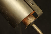 渋みある黄金色が時代感を漂わすデスクライト DC8194