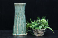 淡い色彩の上品な陶器製の花びん DC8460