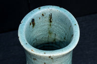 淡い色彩の上品な陶器製の花びん DC8460