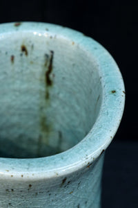 淡い色彩の上品な陶器製の花びん DC8460