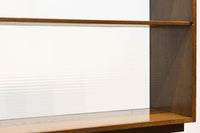 ハの字脚のデザインがモダンな印象の飾り棚 BB2235