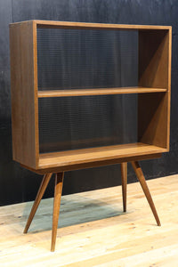 ハの字脚のデザインがモダンな印象の飾り棚 BB2235