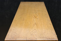 ハの字脚のデザインがモダンな印象の飾り棚 BB2235