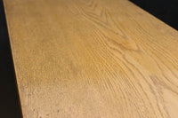 ハの字脚のデザインがモダンな印象の飾り棚 BB2235