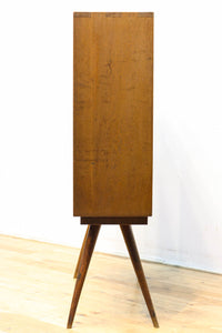 ハの字脚のデザインがモダンな印象の飾り棚 BB2235