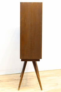 ハの字脚のデザインがモダンな印象の飾り棚 BB2235