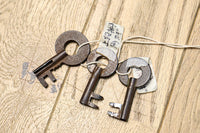 稀少サイズ!! 鶴亀の豪華装飾金具で華やかな面持ちをした庄内箪笥 BB3313