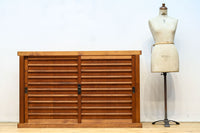 稀少幅1380ミリ自然美ある杢目の落ち着いた横桟造りの収納箪笥 BB3319