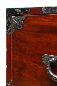 美しい光沢を放つアイアンフレーム付き最上衣裳箪笥 BB3106