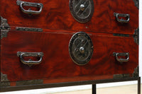 美しい光沢を放つアイアンフレーム付き最上衣裳箪笥 BB3106